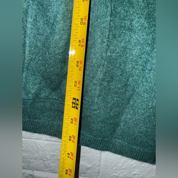 BRAZEAU TRICOT  NWT women’s Poncho Sz 2 ✨100% Cashmere  GREAT DEAL - Picture 7 of 9